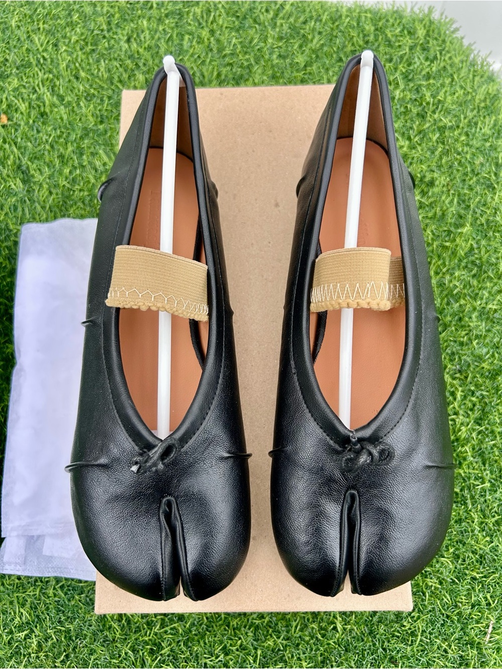 TABI STYLE SHOES BLACK SPLIT-TOE BALLET FLATS W/STRAP UNBRANDED COMFY SZ 39 NEW